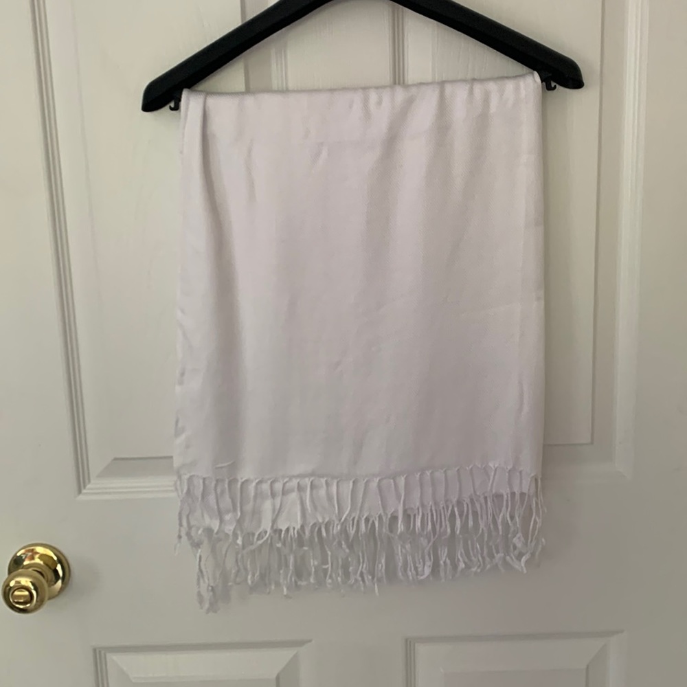 White pashmina scarf